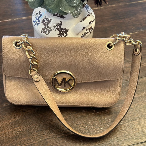 Michael Kors Fulton Signiture Flap Gusset Crossbody Handbag